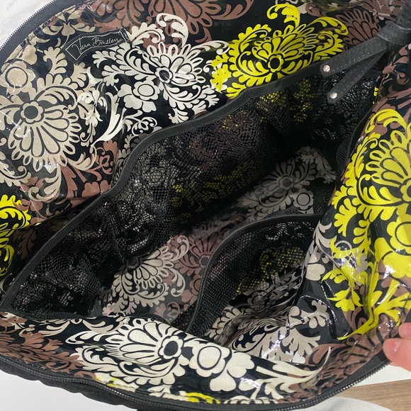 Vera Bradley Ultimate Baby Diaper Tote Bag with matching changing pad - Picture 3 of 7